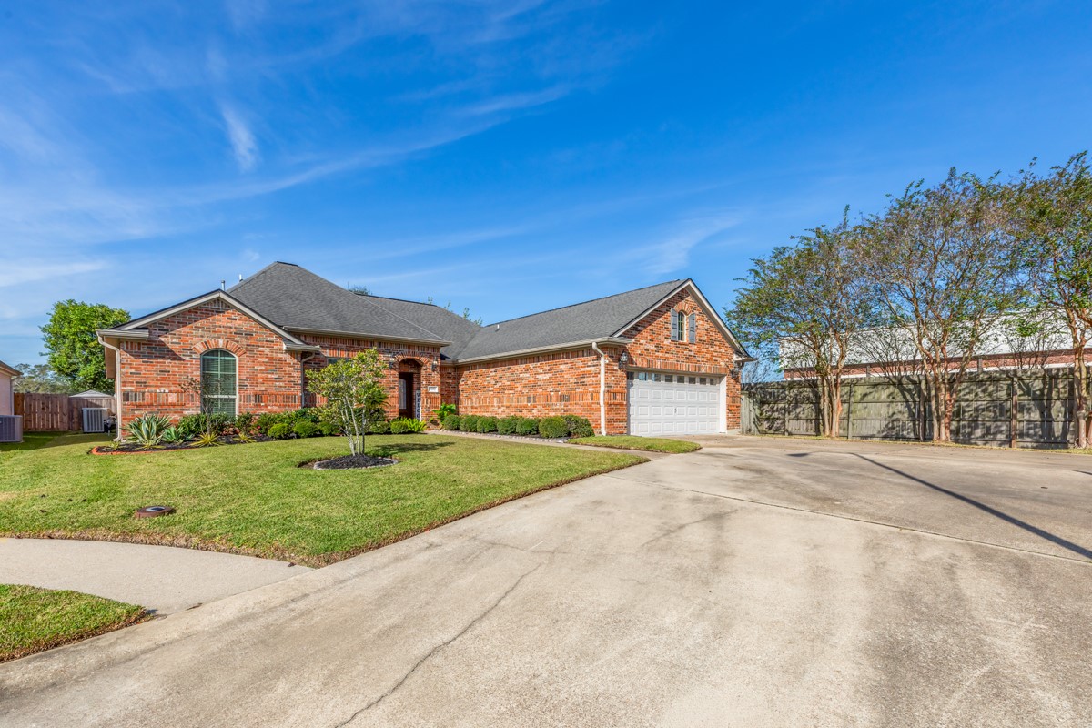 3699 Grayson Lane Beaumont, TX 77713 - Photo 2 of 33
