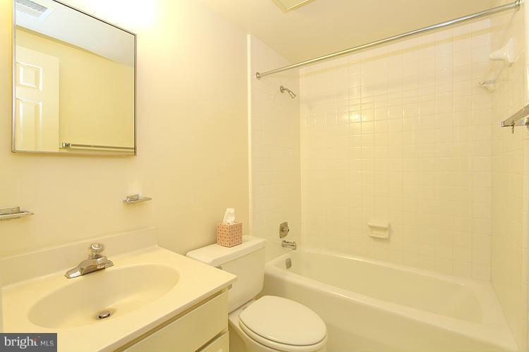 1817 Corcoran Street Northwest, Unit 2 Washington, DC 20009 - Photo 12 of 22 Bath