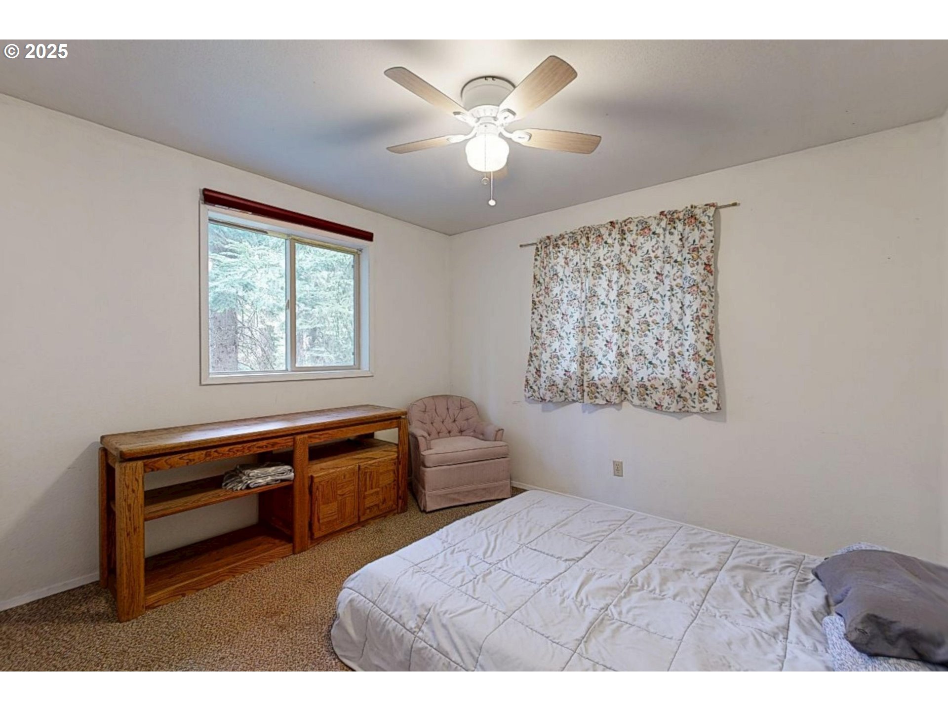 58504 Wildwood Loop Weston, OR 97886 - Photo 25 of 39 a bedroom with furniture and a window