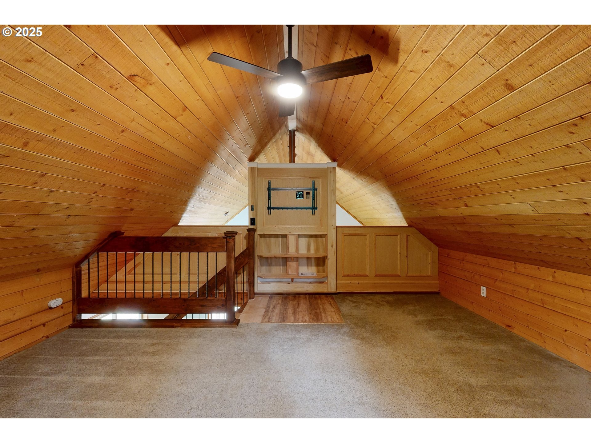 58504 Wildwood Loop Weston, OR 97886 - Photo 30 of 39 a view of entryway with wooden floor