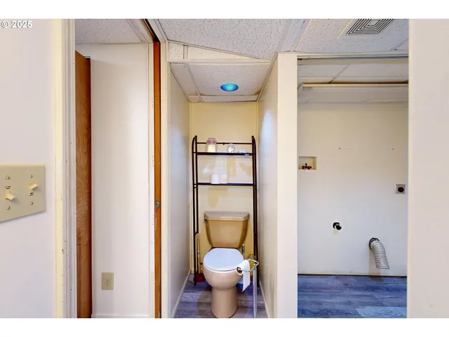 a bathroom with a toilet