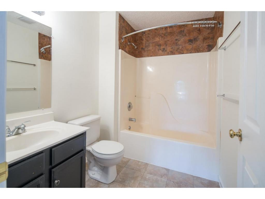 10 Spring Knoll Court Johnson City, TN 37601 - Photo 21 of 24 Full Bath Upstairs