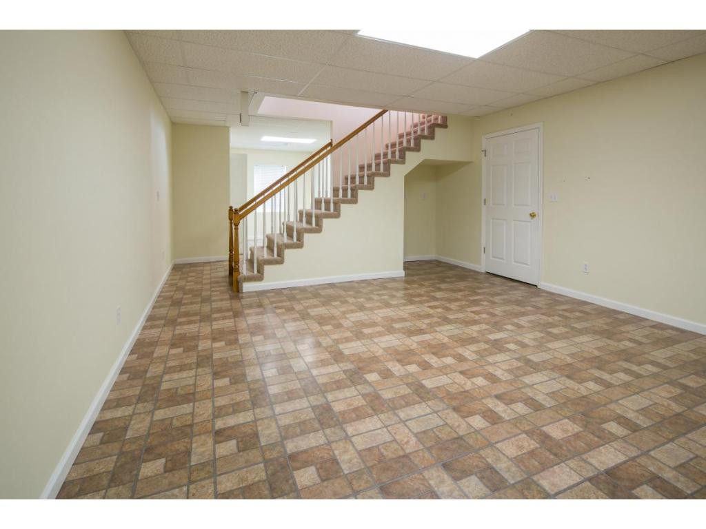 10 Spring Knoll Court Johnson City, TN 37601 - Photo 22 of 24 Family RoomDenRec Room