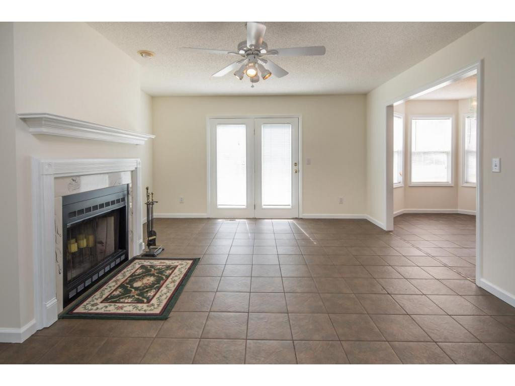 10 Spring Knoll Court Johnson City, TN 37601 - Photo 3 of 24 Great Room wFireplace