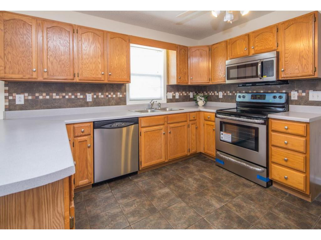 10 Spring Knoll Court Johnson City, TN 37601 - Photo 8 of 24 Kitchen