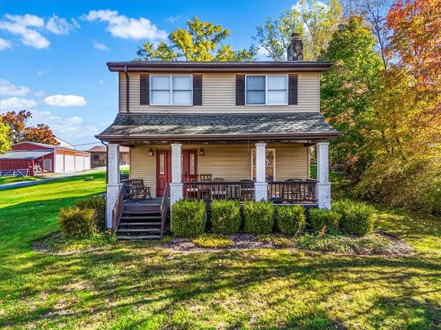 a view of a house with a yard and plants