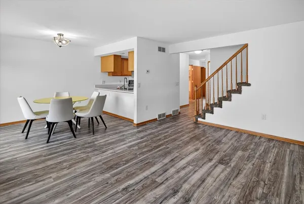 $299,900 | 213 North Musket Ridge Drive, Sun Prairie, WI 53590