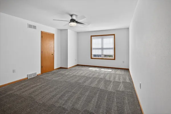 $299,900 | 213 North Musket Ridge Drive, Sun Prairie, WI 53590