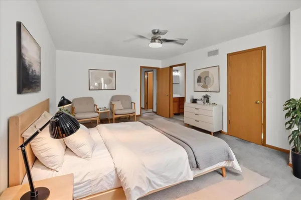 $299,900 | 213 North Musket Ridge Drive, Sun Prairie, WI 53590