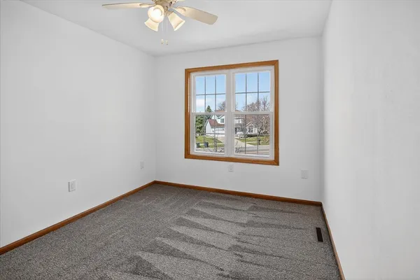 $299,900 | 213 North Musket Ridge Drive, Sun Prairie, WI 53590