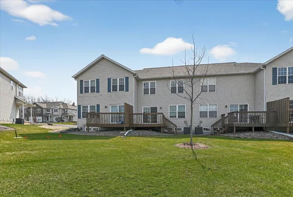 $299,900 | 213 North Musket Ridge Drive, Sun Prairie, WI 53590