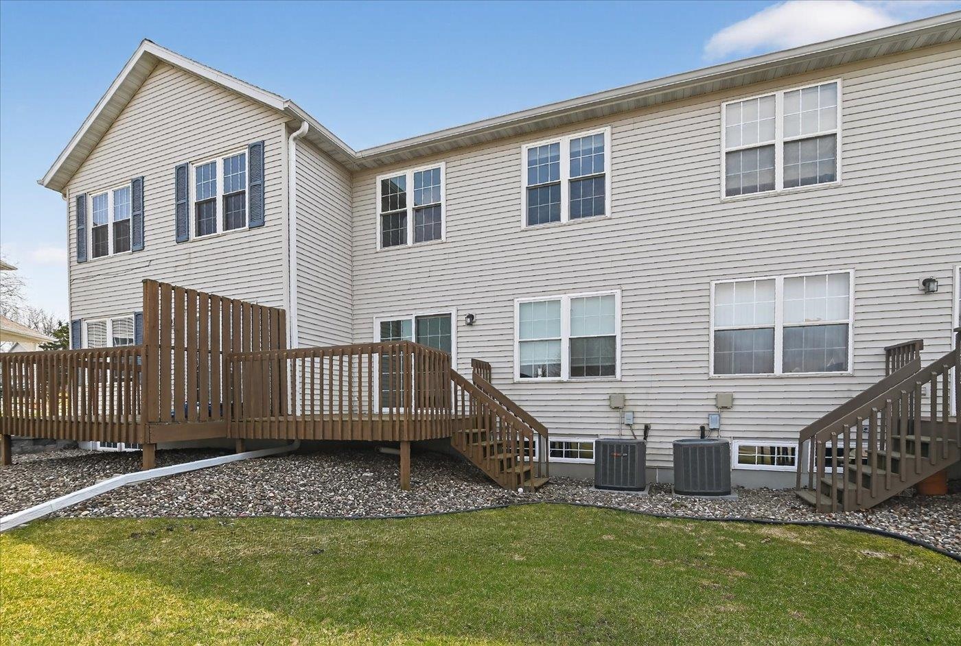 213 North Musket Ridge Drive Sun Prairie, WI 53590 - Photo 5 of 41