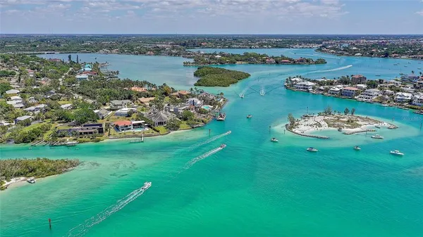 $795,000 | 424 Albee Road West, Unit 1, Nokomis, FL 34275
