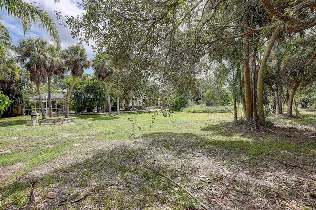 $795,000 | 424 Albee Road West, Unit 1, Nokomis, FL 34275