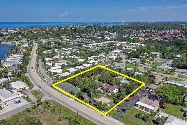 $795,000 | 424 Albee Road West, Unit 1, Nokomis, FL 34275
