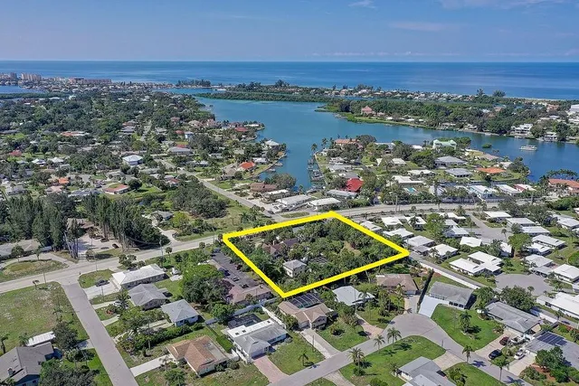 $795,000 | 424 Albee Road West, Unit 1, Nokomis, FL 34275