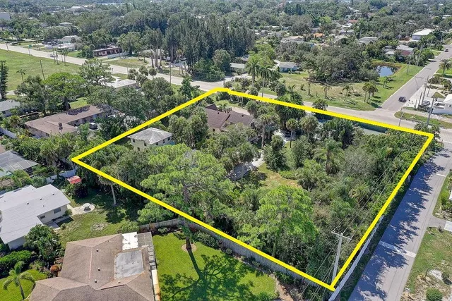 $795,000 | 424 Albee Road West, Unit 1, Nokomis, FL 34275