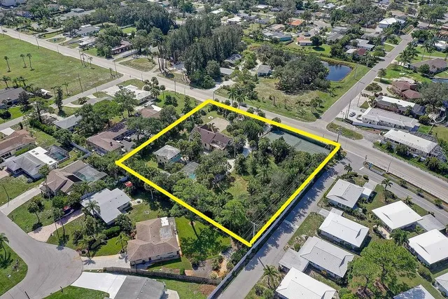 $795,000 | 424 Albee Road West, Unit 1, Nokomis, FL 34275