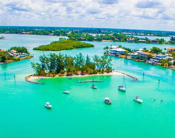 $795,000 | 424 Albee Road West, Unit 1, Nokomis, FL 34275