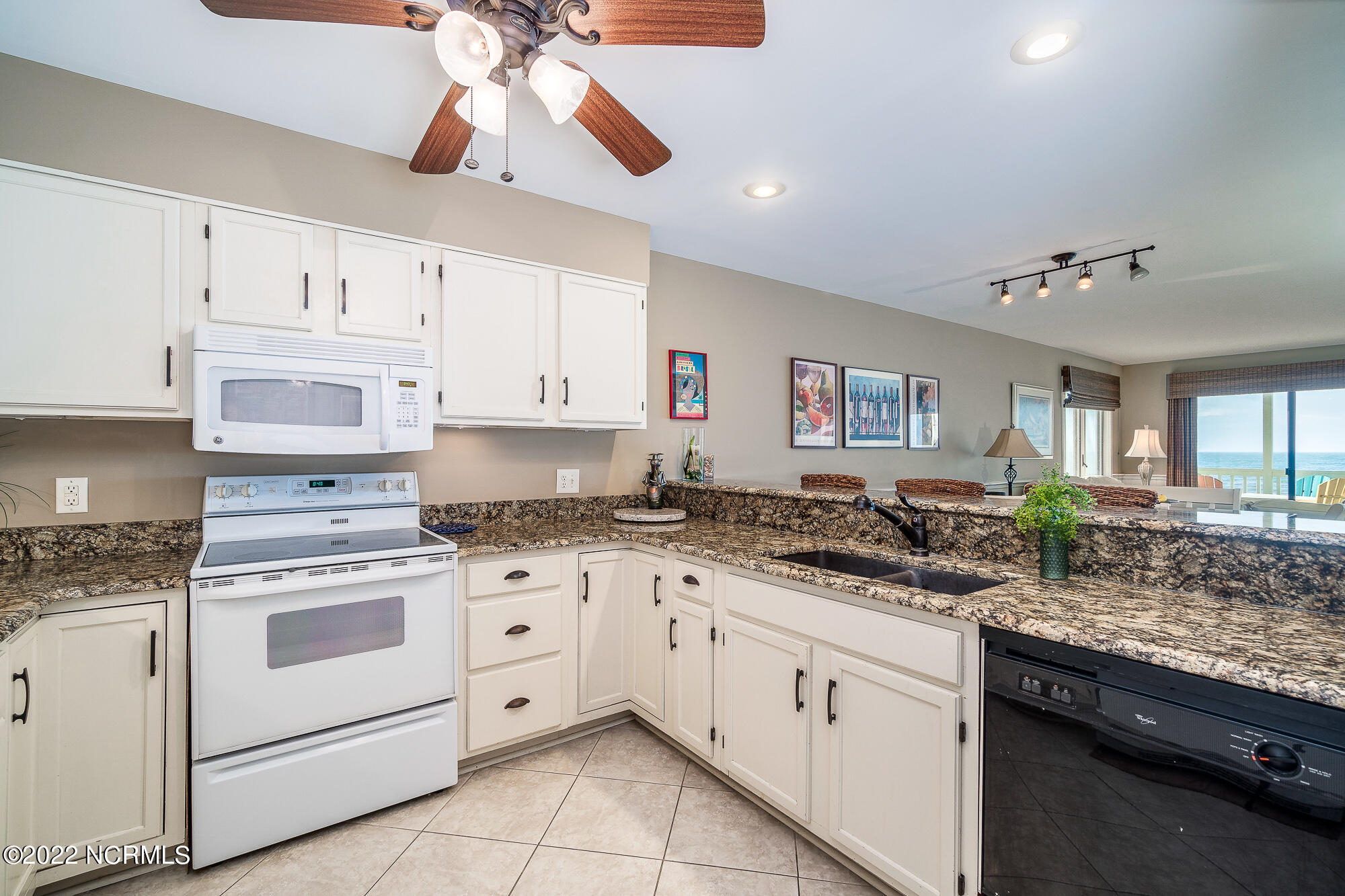 525 Salter Path Road, Unit A4 Atlantic Beach, NC 28512 - Photo 18 of 37 Kitchen w/ peninsula seating
