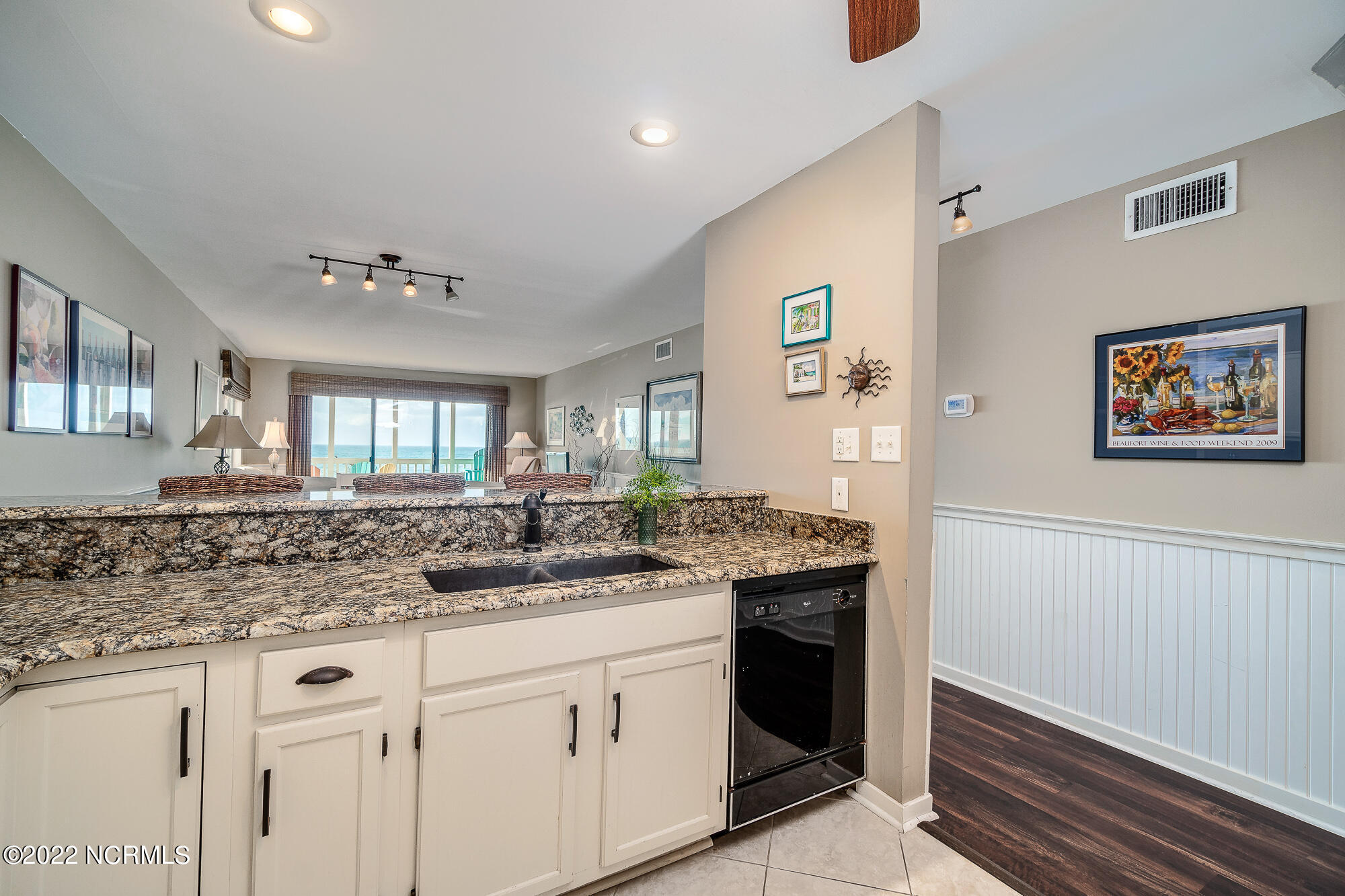 525 Salter Path Road, Unit A4 Atlantic Beach, NC 28512 - Photo 20 of 37 Kitchen w/ peninsula seating