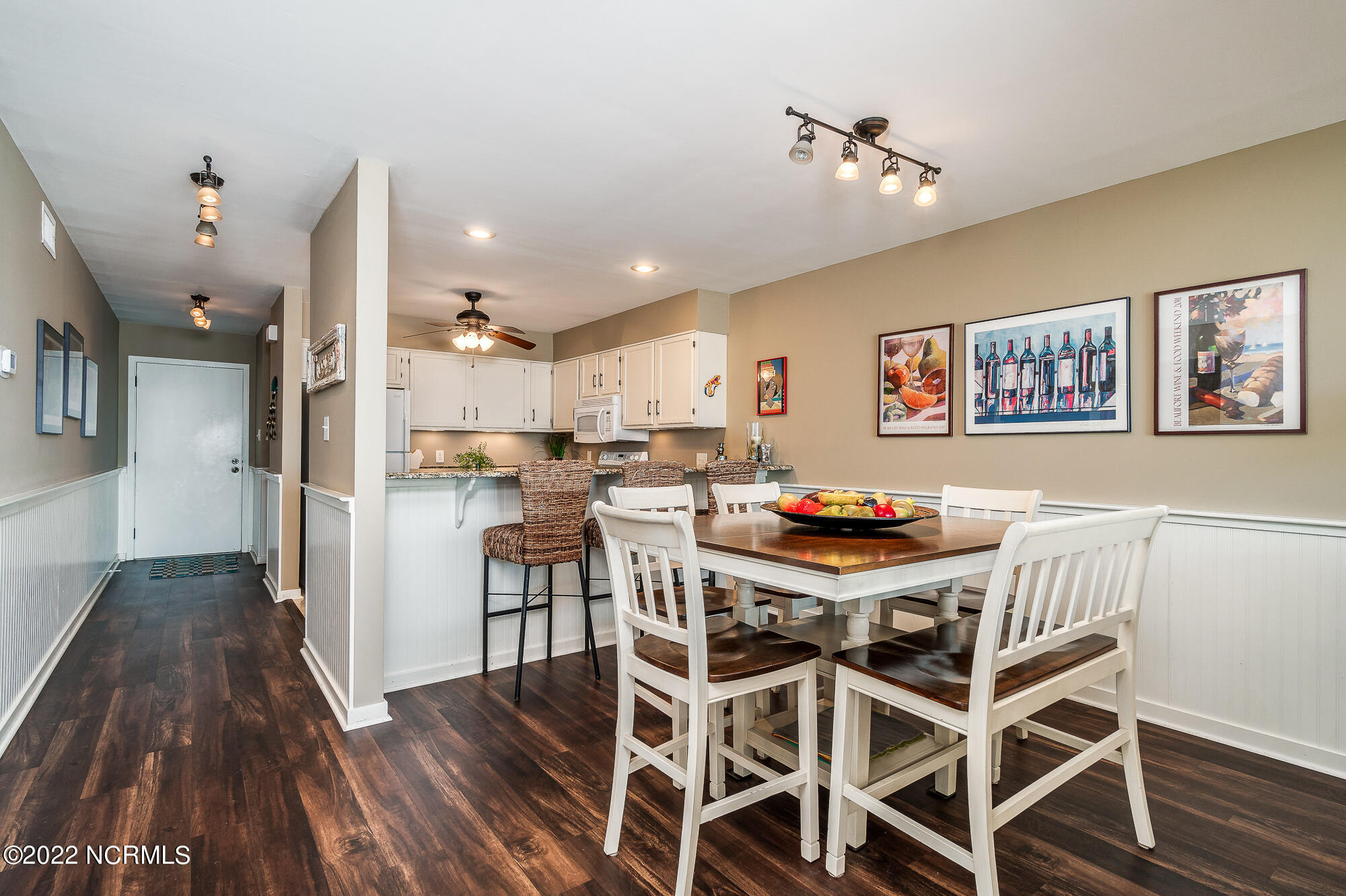 525 Salter Path Road, Unit A4 Atlantic Beach, NC 28512 - Photo 5 of 37 Dining space