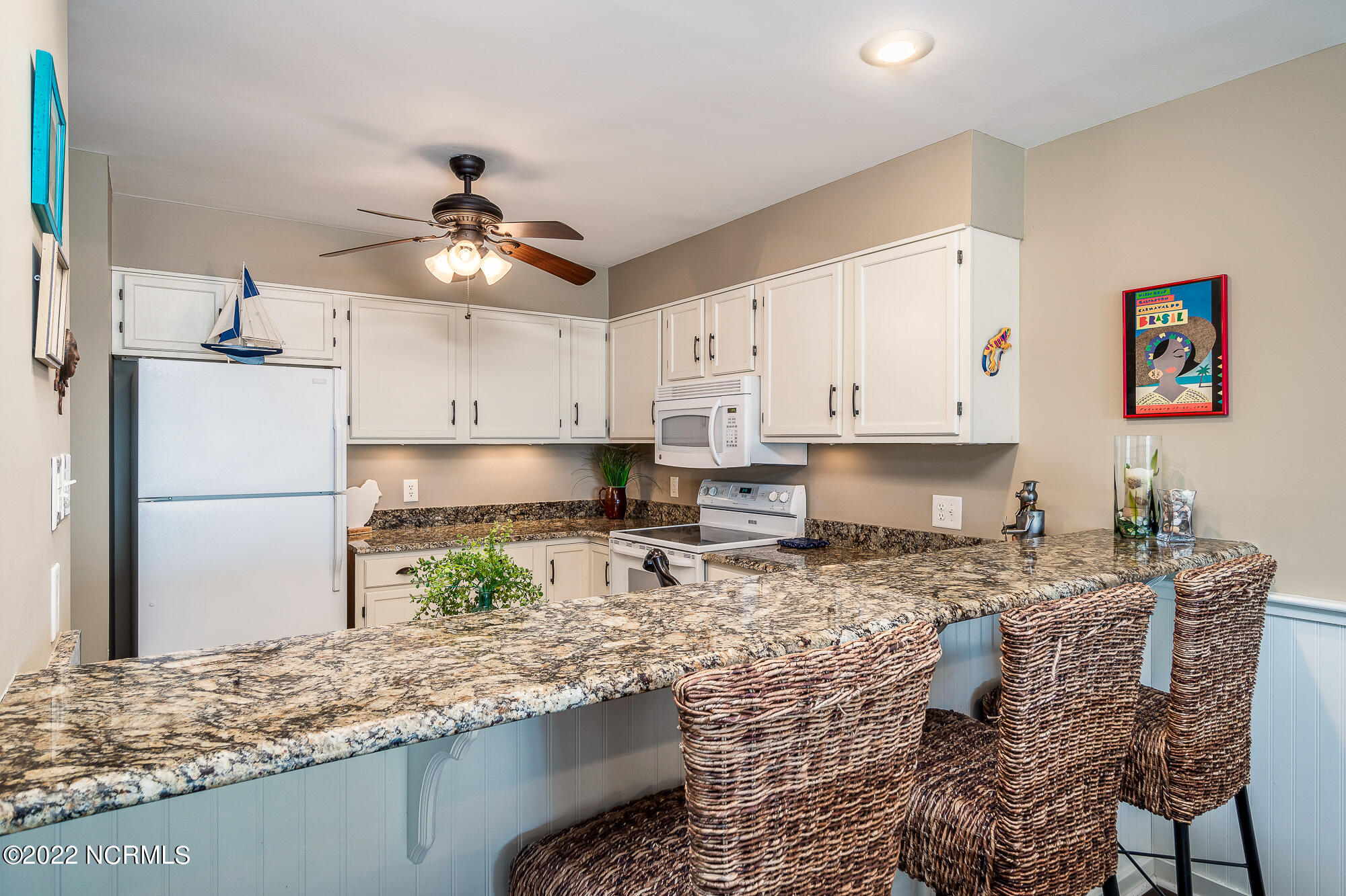 525 Salter Path Road, Unit A4 Atlantic Beach, NC 28512 - Photo 6 of 37 Kitchen w/ peninsula seating