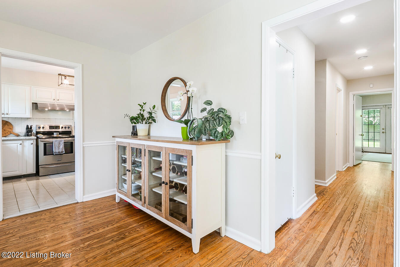 417 Highfield Road Louisville, KY 40207 - Photo 13 of 57 32