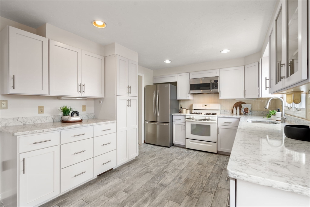 158 Brook Farm Road, Unit 158 Boston, MA 02132 - Photo 2 of 32