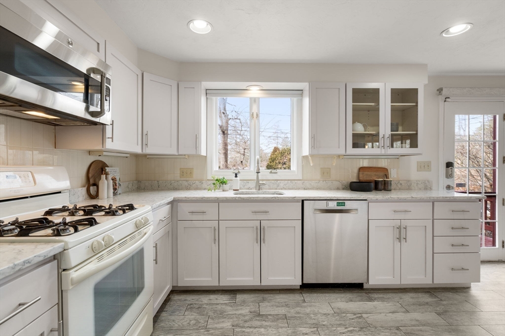 158 Brook Farm Road, Unit 158 Boston, MA 02132 - Photo 3 of 32