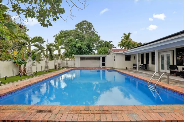 $5,000 | 5380 Southwest 8th Court, Plantation, FL 33317