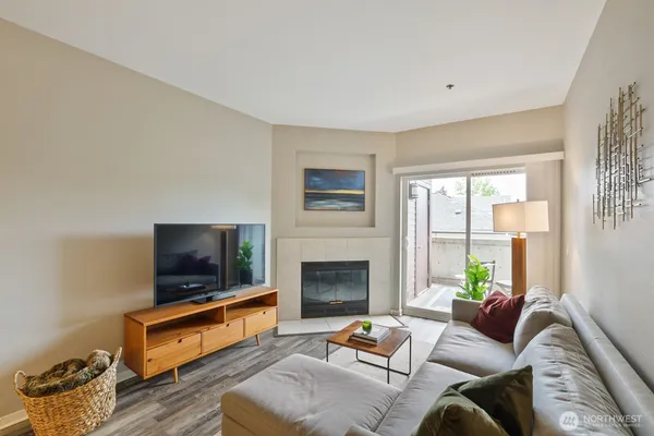 $385,000 | 8745 Greenwood Avenue North, Unit 115, Seattle, WA 98103