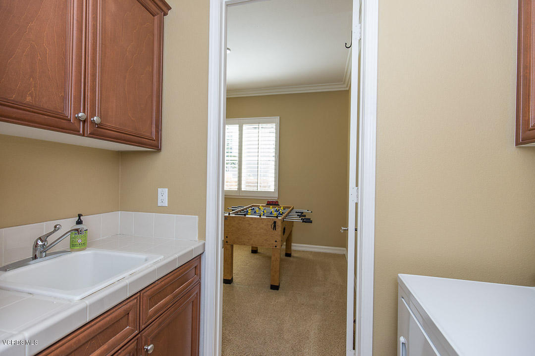 3782 Sable Ridge Court Simi Valley, CA 93063 - Photo 27 of 70 Laundry Room