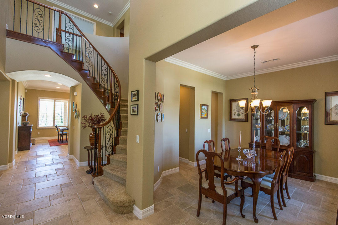 3782 Sable Ridge Court Simi Valley, CA 93063 - Photo 9 of 70 Inside Entrance