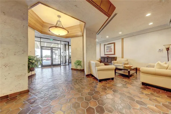 $2,400 | 400 Island Way, Unit 308, Clearwater, FL 33767