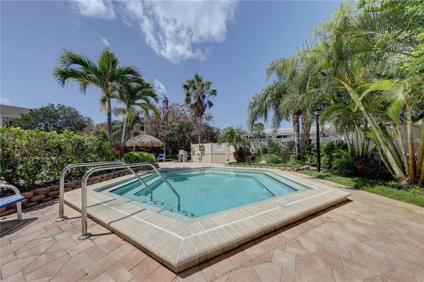$2,400 | 400 Island Way, Unit 308, Clearwater, FL 33767