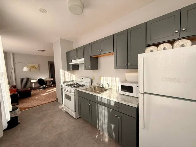 $2,500 | 70 Russell Street, Unit 6, Worcester, MA 01609