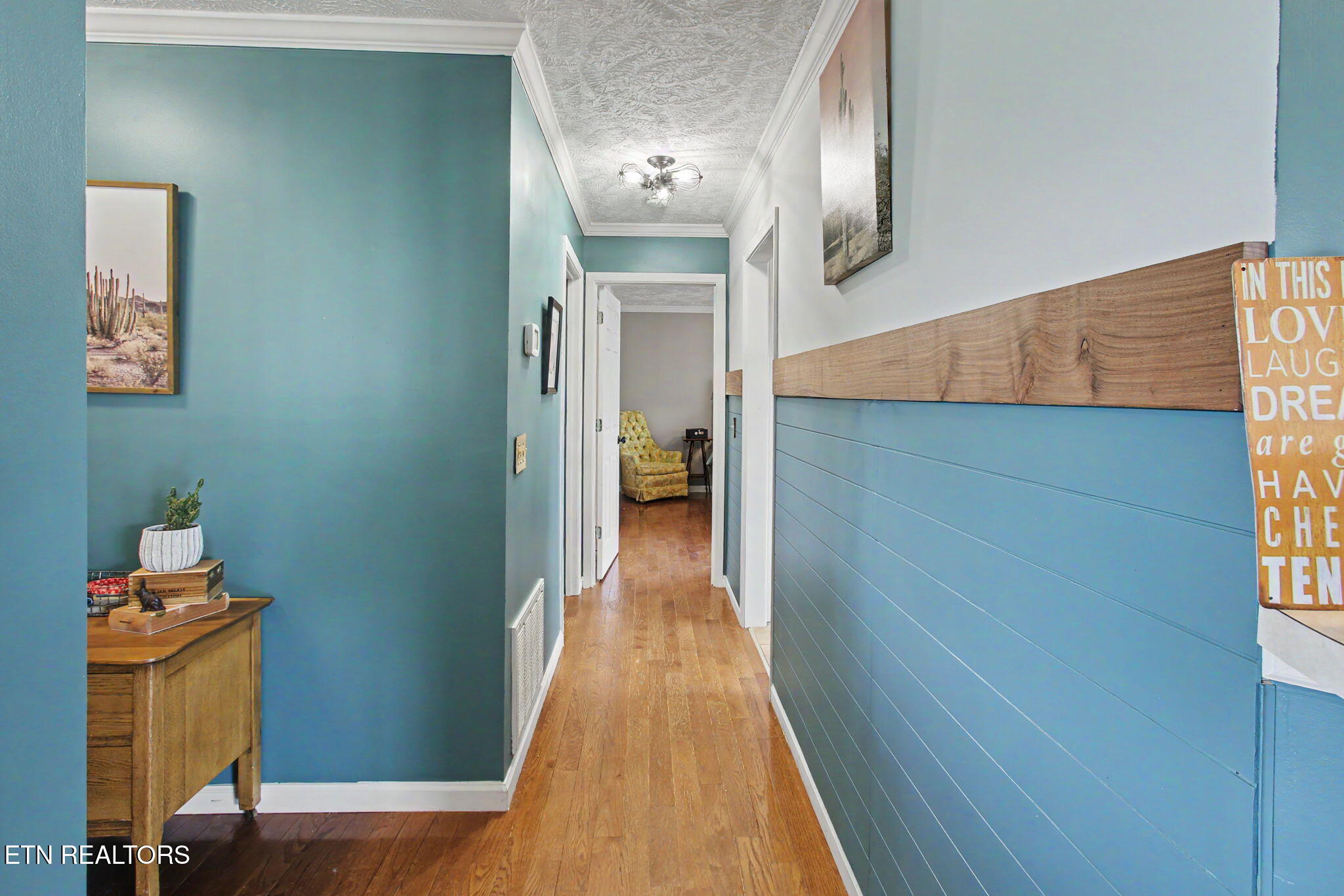 3909 Tuckaleechee Pike Maryville, TN 37804 - Photo 22 of 41 Hallway