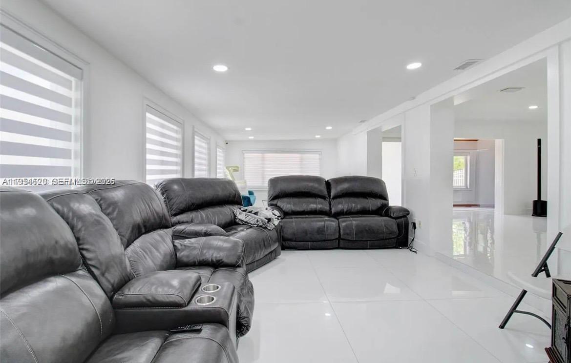 1470 Southwest 73rd Place Miami, FL 33144 - Photo 4 of 24