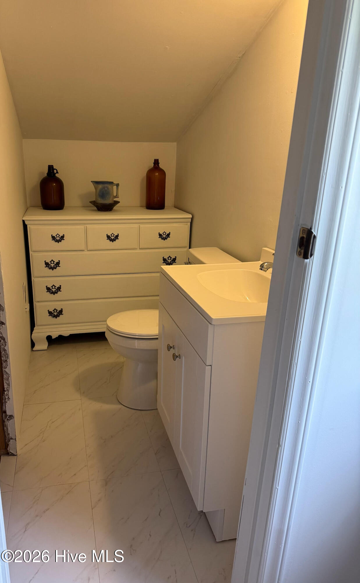 322 River Road Washington, NC 27889 - Photo 33 of 37 Loft Bathroom