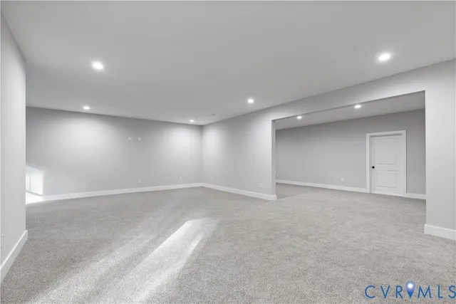 an empty room with window and pillar in it