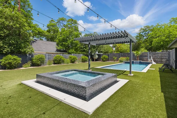 a view of a backyard with a fountain