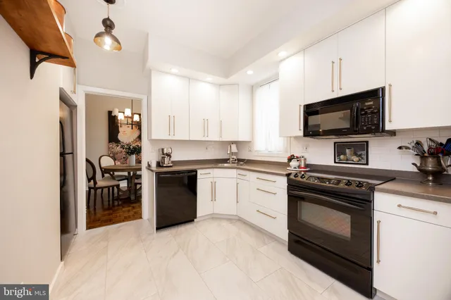 $525,000 | 2 Ile Dhuyere, Unit 2, Devon, PA 19333