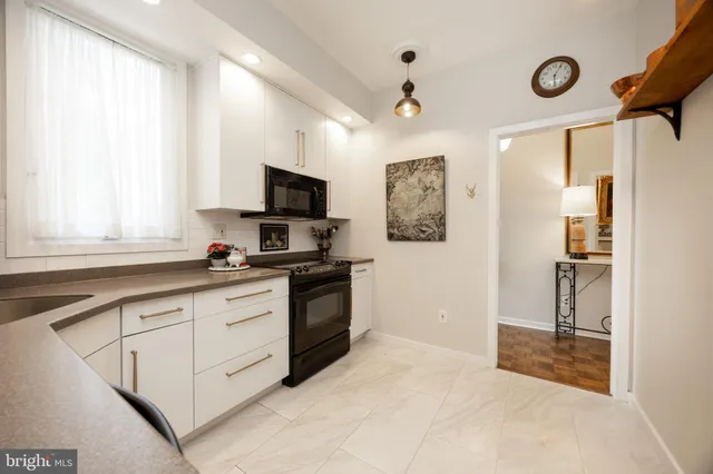 $525,000 | 2 Ile Dhuyere, Unit 2, Devon, PA 19333