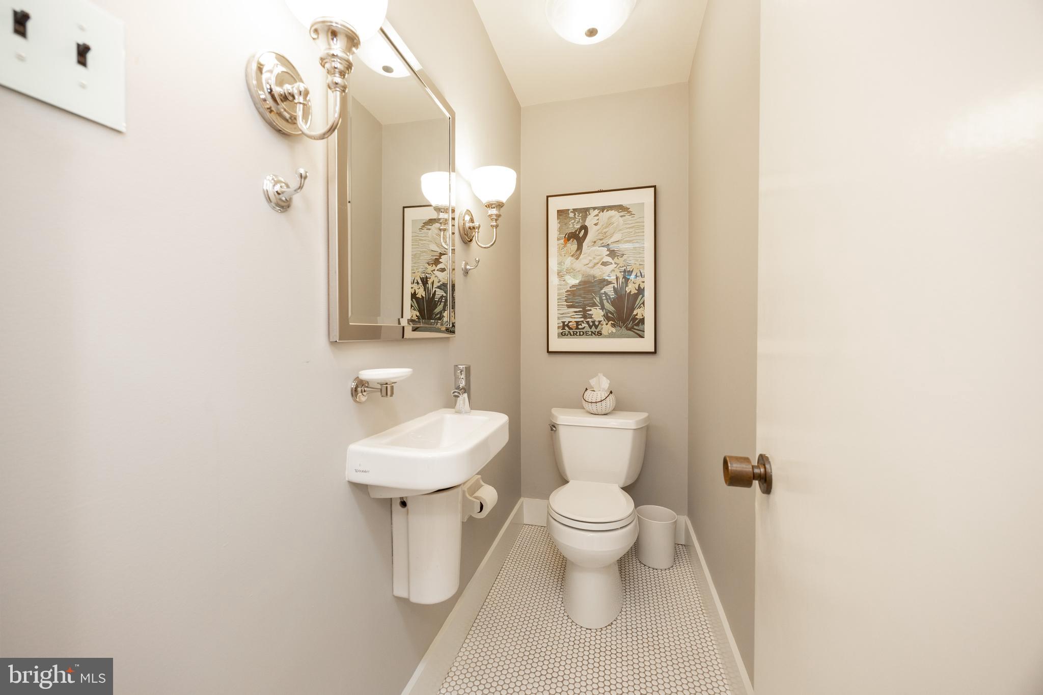 2 Ile Dhuyere, Unit 2 Devon, PA 19333 - Photo 15 of 56 Powder Room