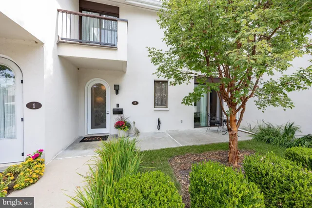 $525,000 | 2 Ile Dhuyere, Unit 2, Devon, PA 19333