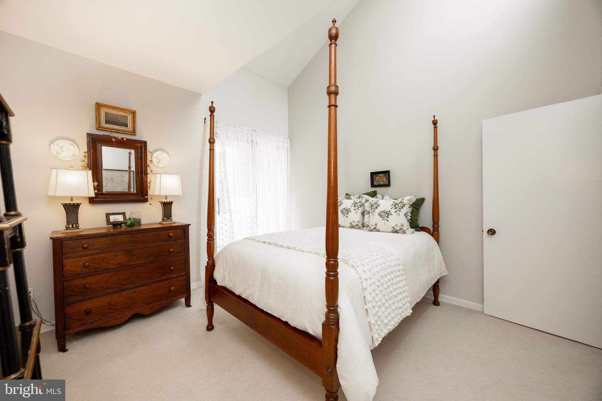 2 Ile Dhuyere, Unit 2 Devon, PA 19333 - Photo 24 of 56 Guest Bedroom