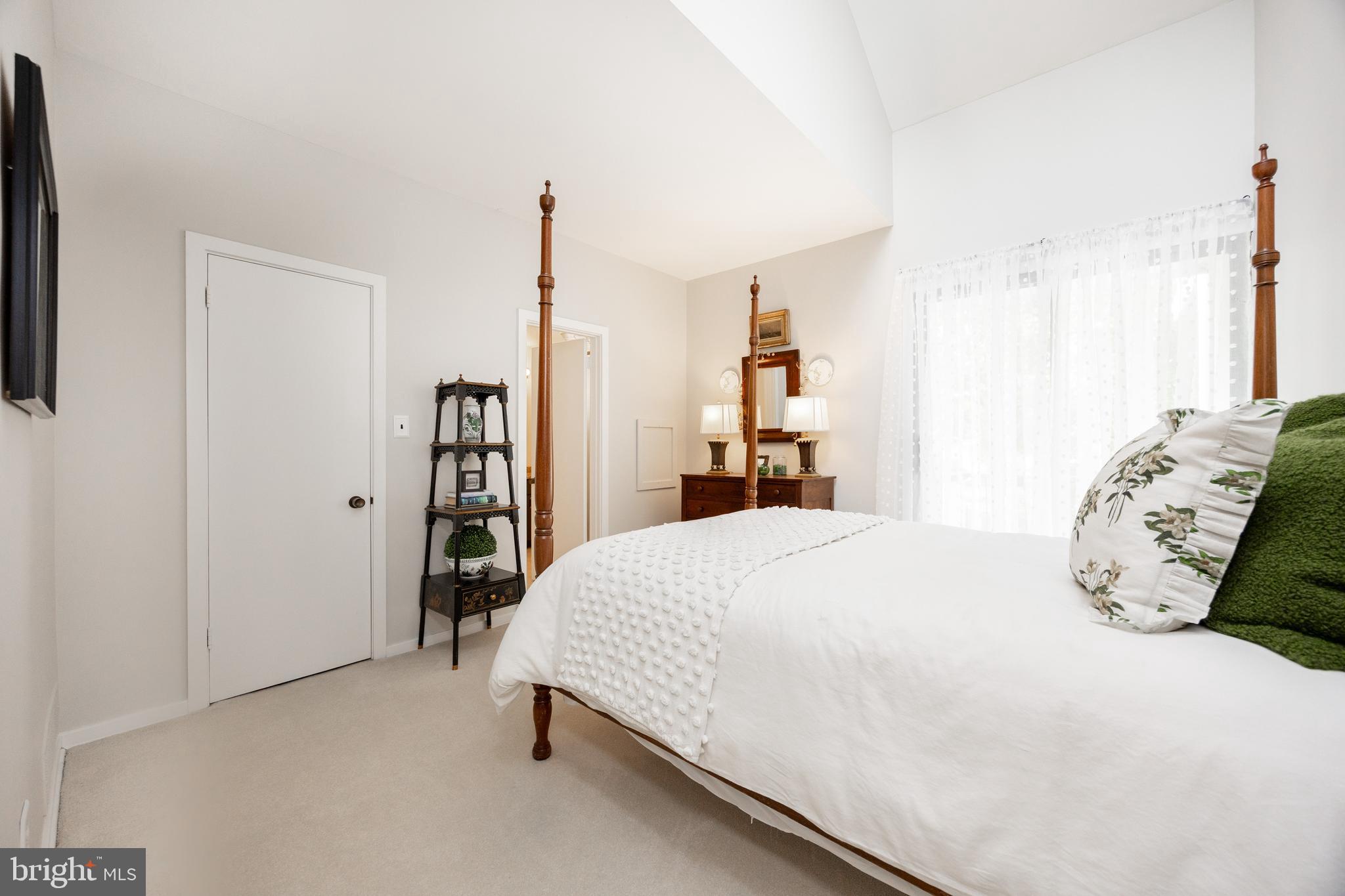 2 Ile Dhuyere, Unit 2 Devon, PA 19333 - Photo 25 of 56