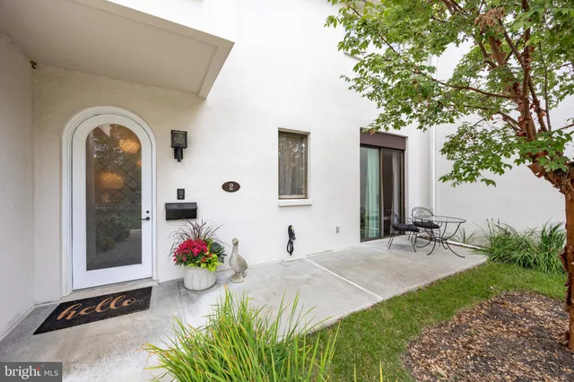 $525,000 | 2 Ile Dhuyere, Unit 2, Devon, PA 19333