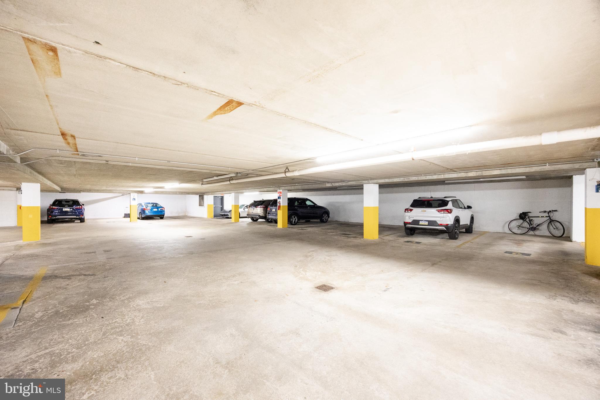 2 Ile Dhuyere, Unit 2 Devon, PA 19333 - Photo 36 of 56